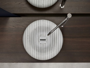 Круглая столешница из каррарского мрамора