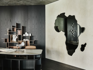 Настенное зеркало