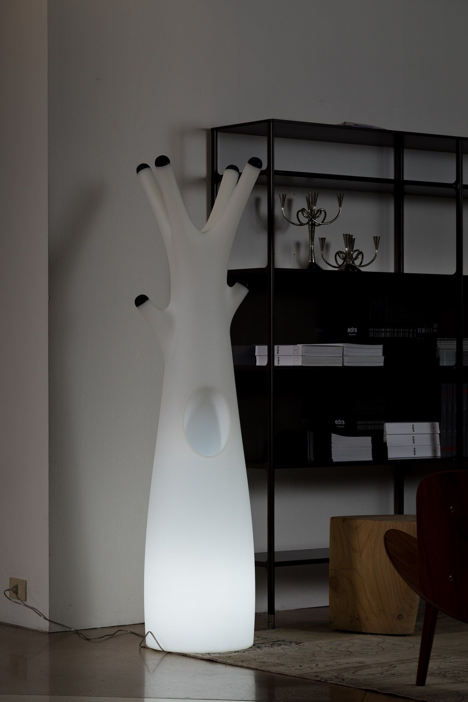 Вешалка для одежды из полиэтилена PLUST Годо ARCH-00136415 - Вид №2