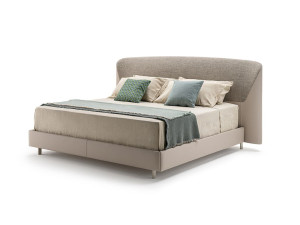 Двуспальная кровать из кожи и ткани с мягким изголовьем