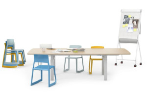 Деревянный прямоугольный стол для совещаний