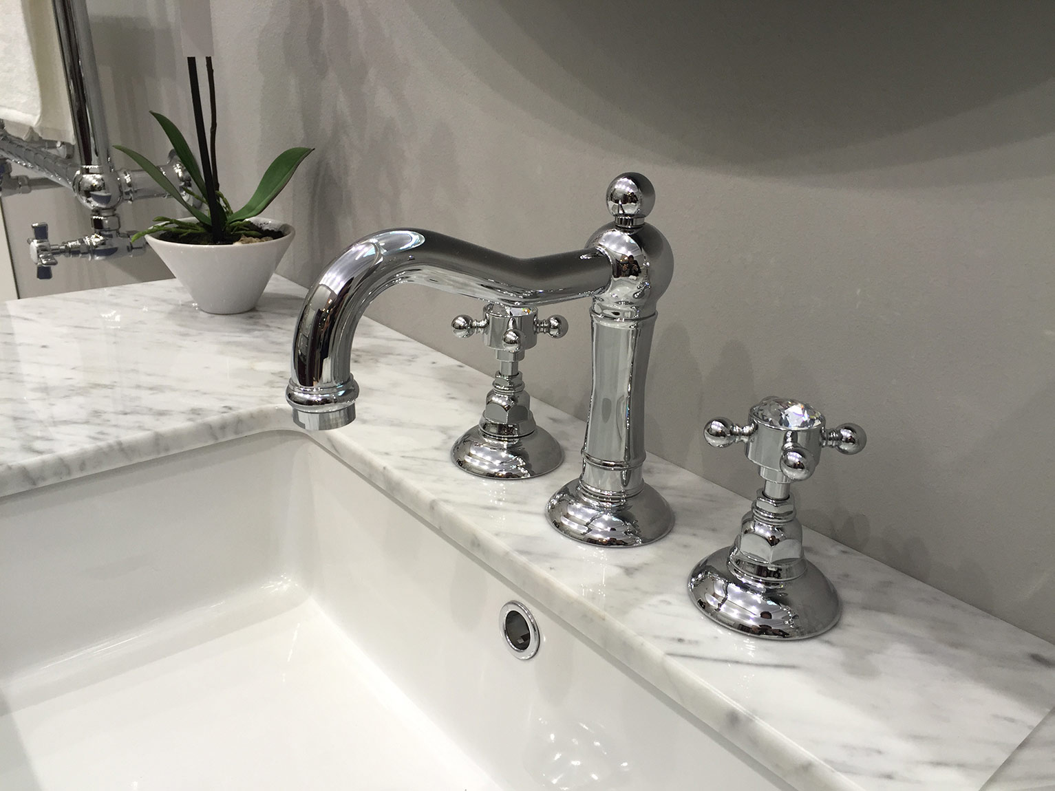 1427 ** 93 Смеситель для умывальника с поворотным изливом Nicolazzi Series Half Dome Crystal  - Вид №6