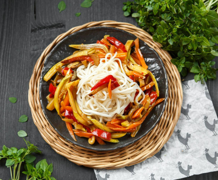 9699 Лапша удон с овощами Вкусляндия 