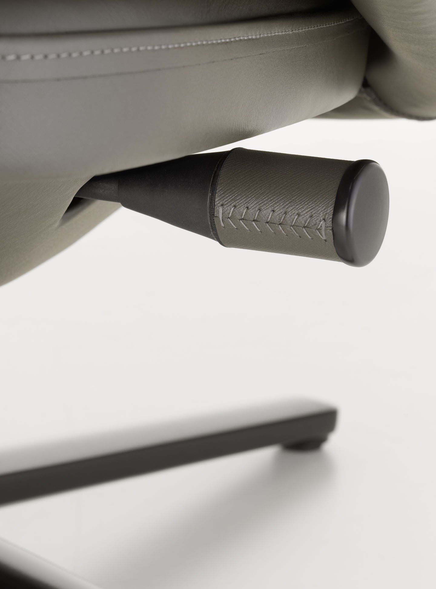 Кожаный спиц кресло с подголовником VITRA Grand Relax ARCH-00138583 - Вид №21