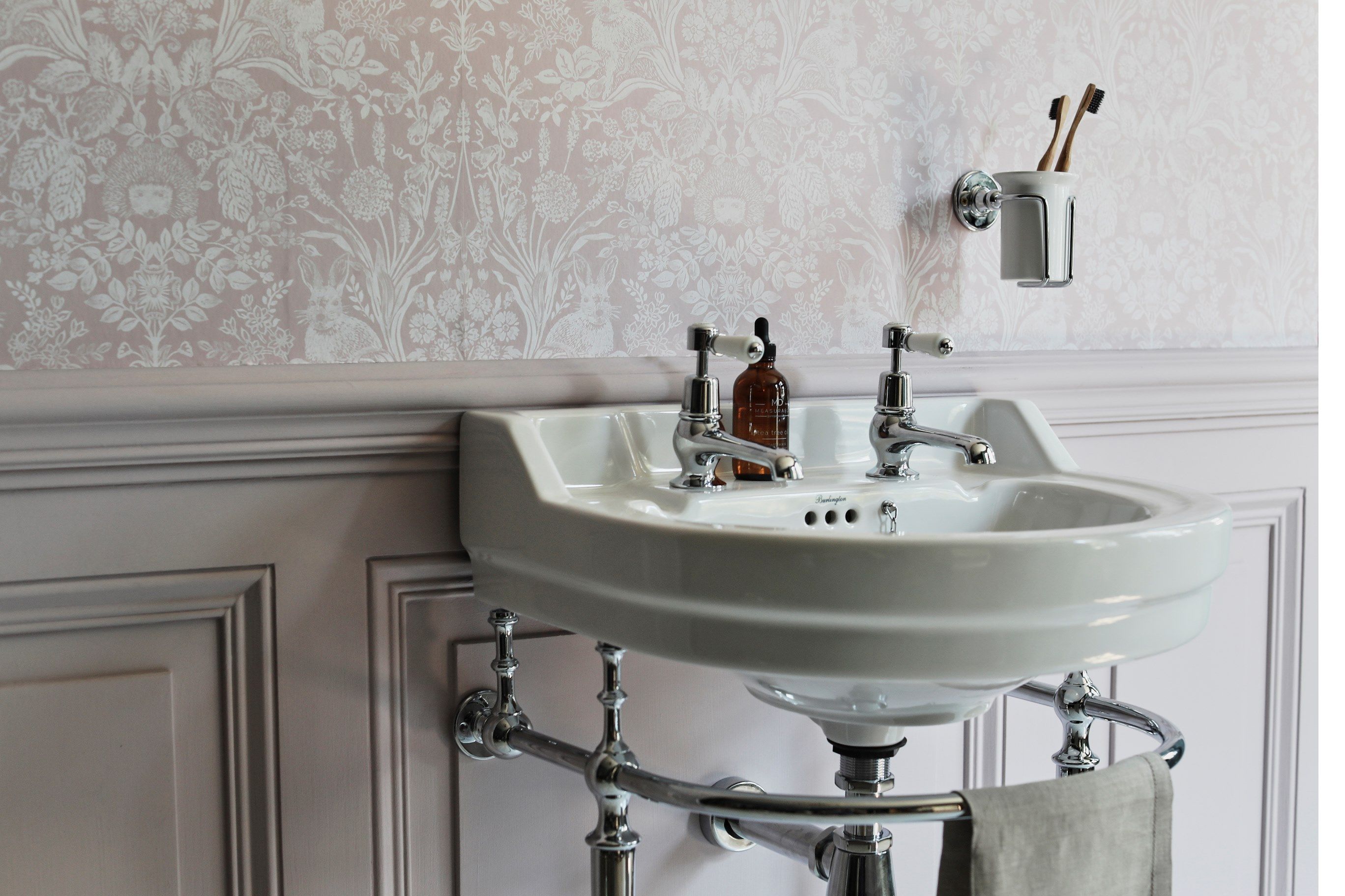 Круглый консольный умывальник в витрине Burlington Эдвардианская ARCH-00004271 - Вид №3