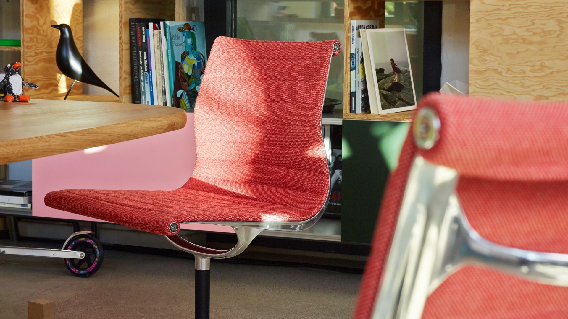 Тканевый стул с подлокотниками VITRA Eames Aluminium Group ARCH-00057694 - Вид №34