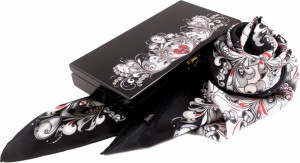 10660480 Хохломская Роспись Набор подарочный "Святочные гаданья" (Высшая категория)130*240*25. Платок 89*89 Шелк