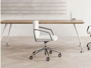 Las Mobili Офисное кресло с 5 спицами на колесиках Lead