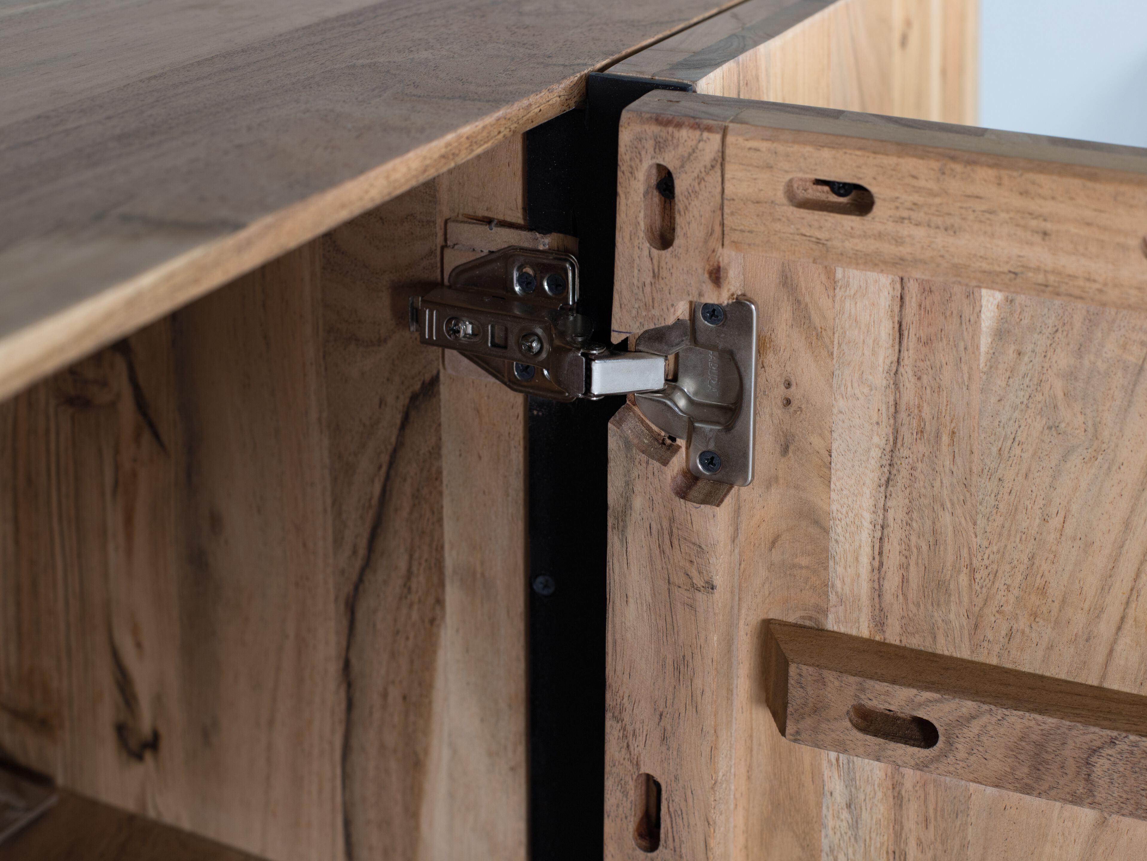 Шкаф из акации с распашными дверями Giner y Colomer 1646 ARCH-00034854 - Вид №4