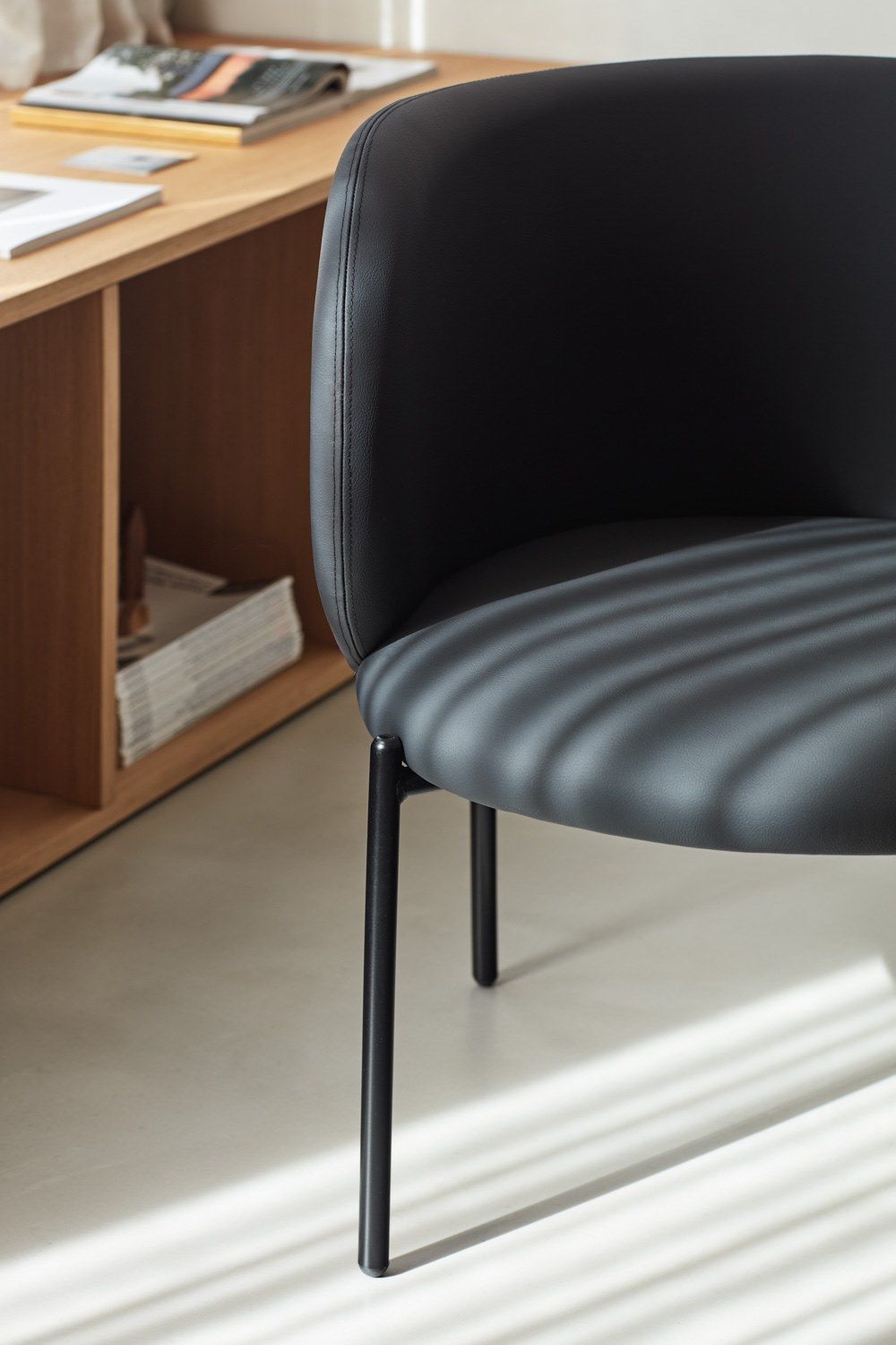 Кресло из искусственной кожи с подлокотниками TEULAT Mogi ARCH-00092240 - Вид №18