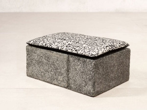 Реконструированная каменная скамья