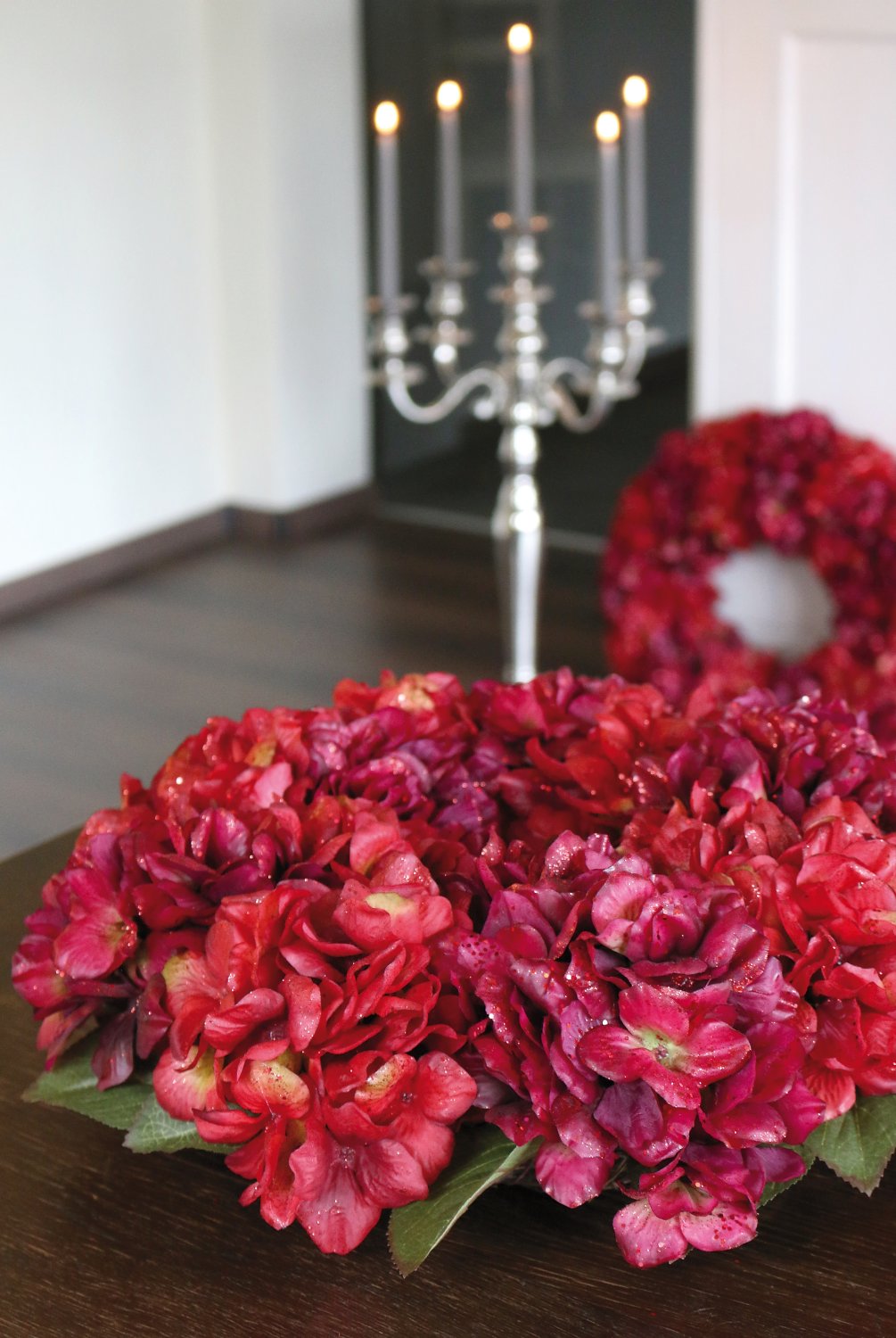 2009 432 a3 Искусственный венок из гортензии с глиттером, Ø 40 см, бордово-золотой H-andreas  - Вид №11