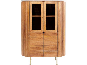 Шкаф из массива дерева с распашными дверцами