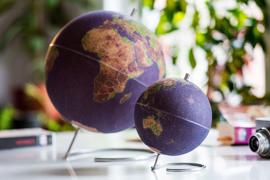 Глобус цветной Colour большой SUCK UK SKCORKGLOBE3 - Вид №16