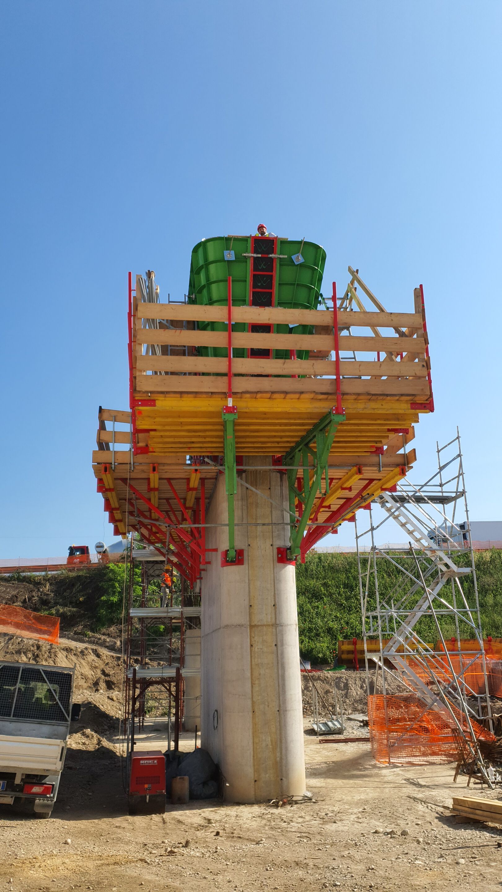 Регулируемые безудержные полки для опалубки Faresin Formwork FCB - MENSOLA RAMPANTE ARCH-00061406 - Вид №4