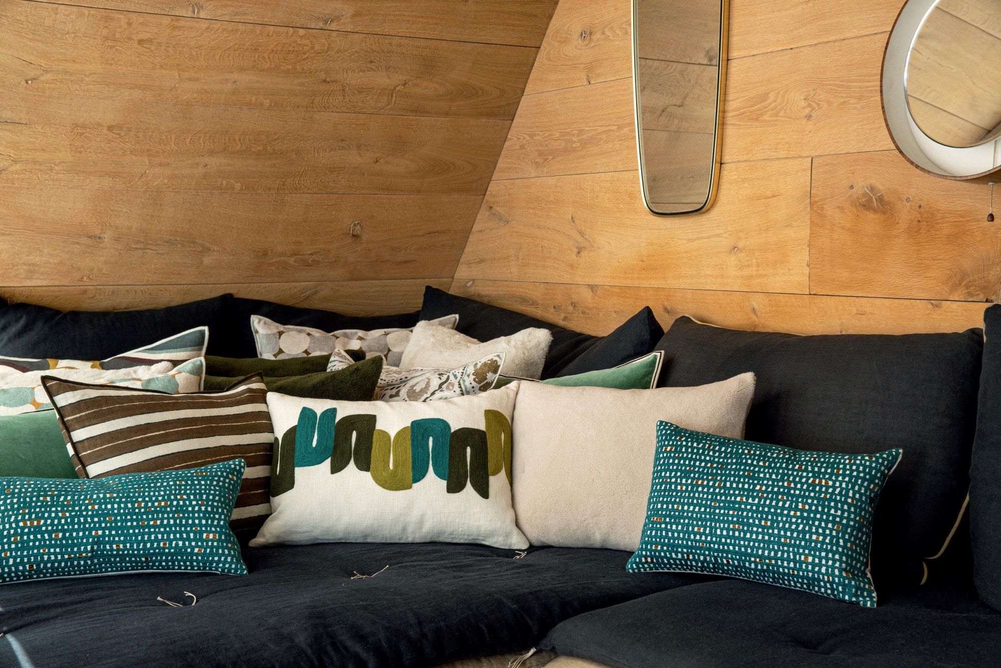 Льняная вышитая прямоугольная подушка Élitis BEE FLOWER ARCH-00079936 - Вид №2