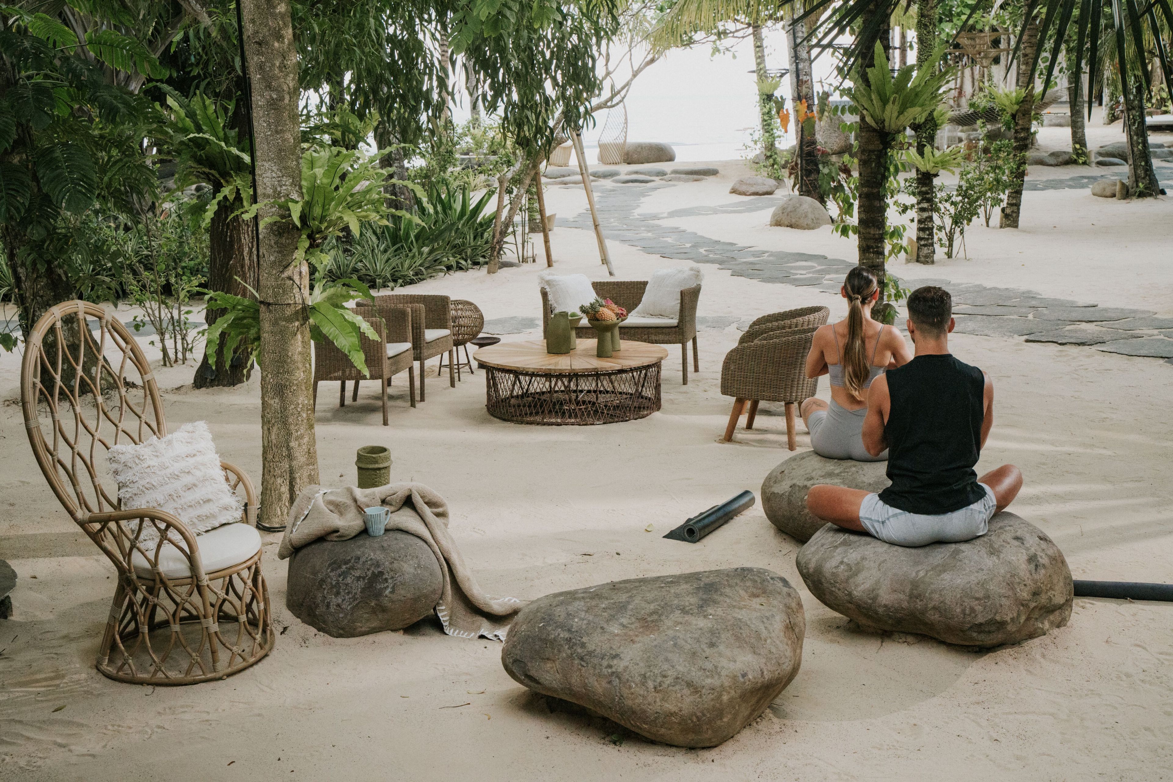 Низкий стол из тикового дерева cbdesign коктейль ARCH-00051537 - Вид №6