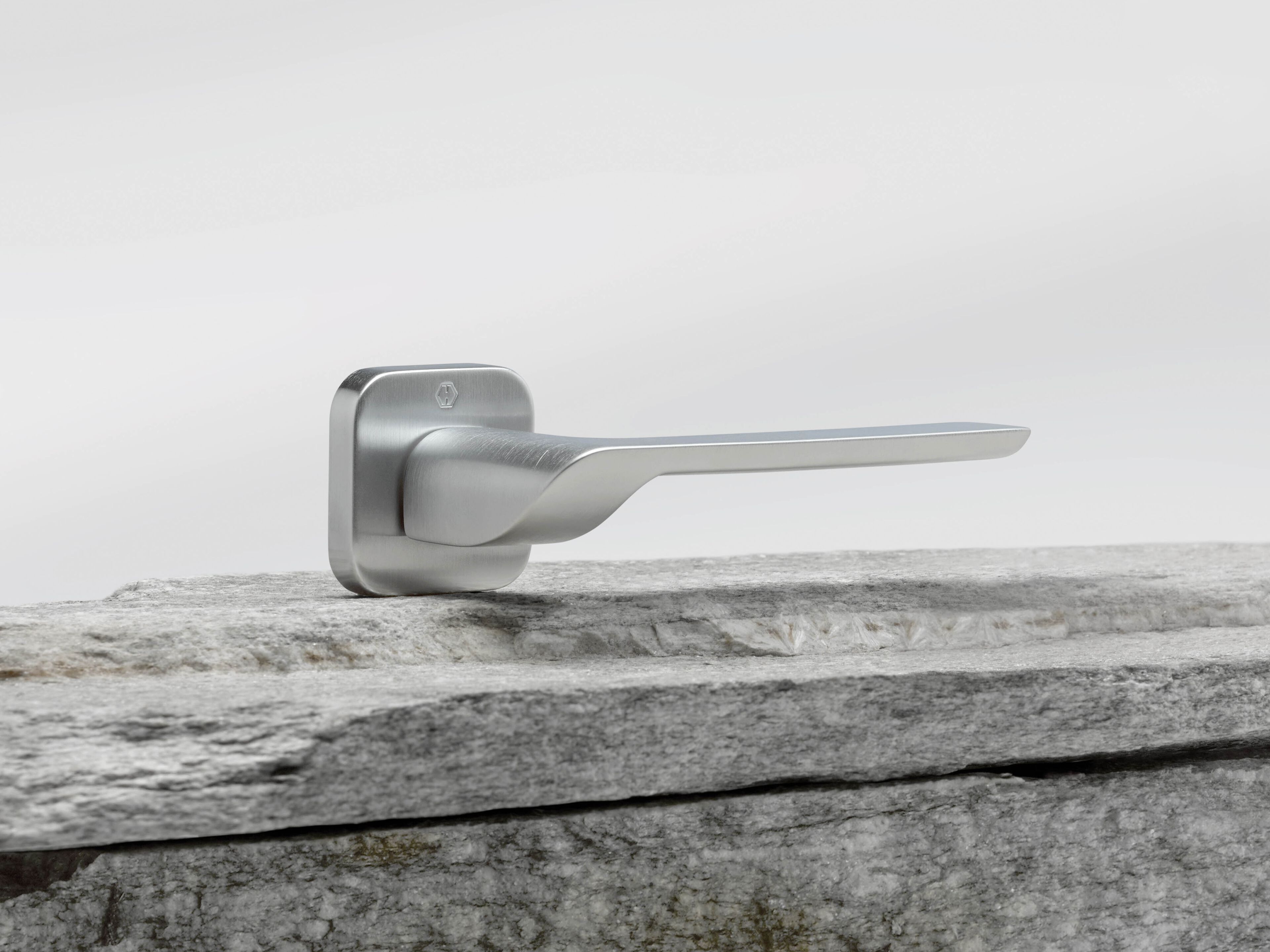 Латунная ручка на розетке HOPPE Венеция ARCH-00017033