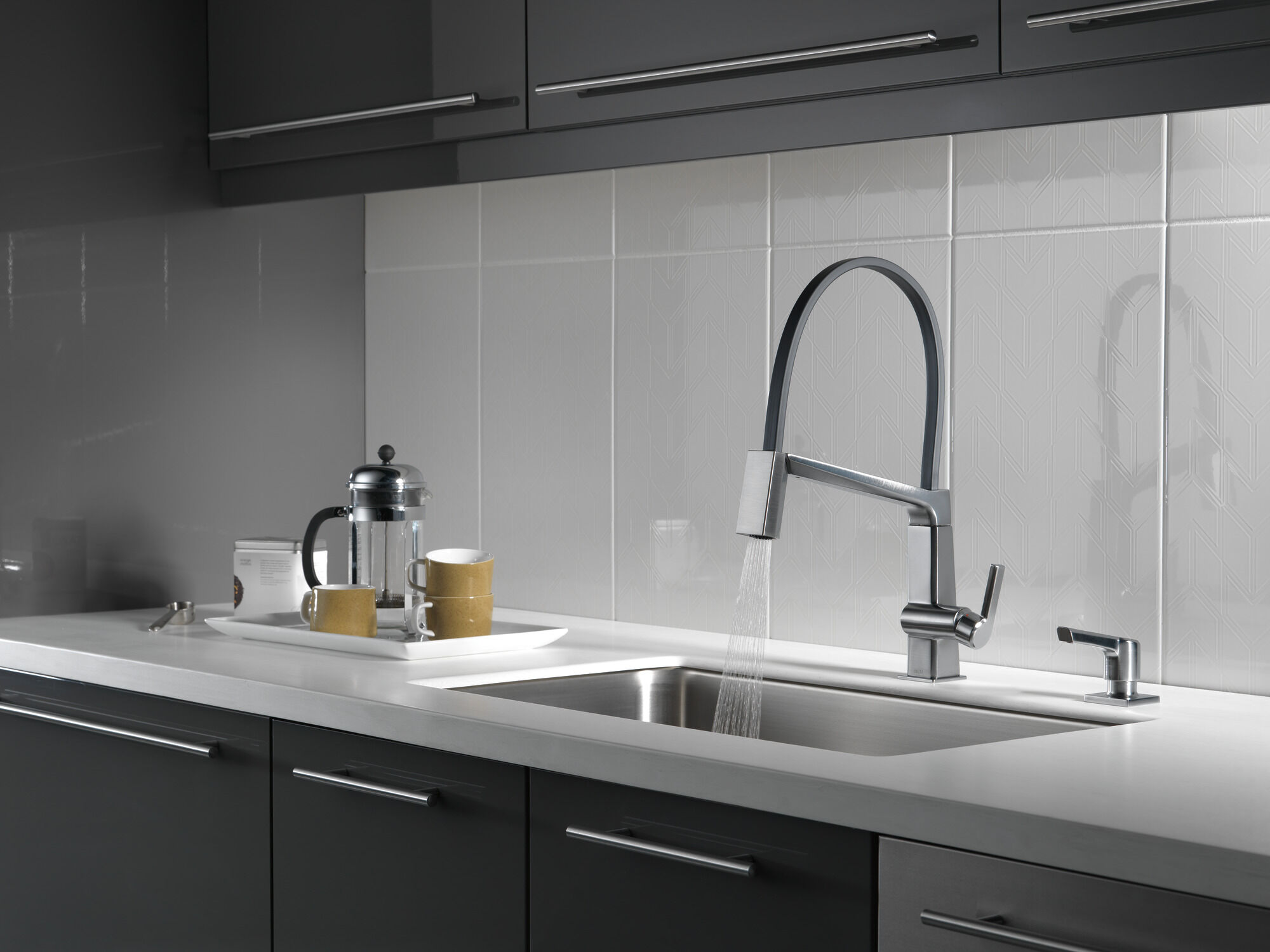 RP91950AR Дозатор мыла / лосьона Delta Faucet Pivotal Арктическая нержавеющая сталь  - Вид №2