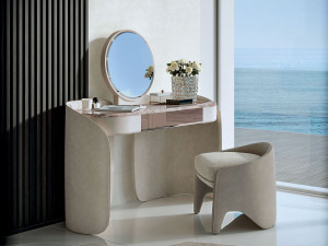 Мобильный туалетный столик