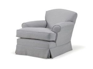 Тканевое кресло с подлокотниками