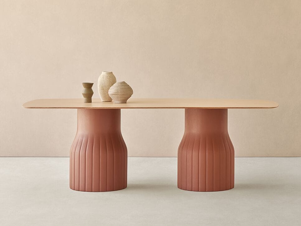 Овальный стол с основанием из переработанного полиэтилена Mobboli Kurt ARCH-00003610