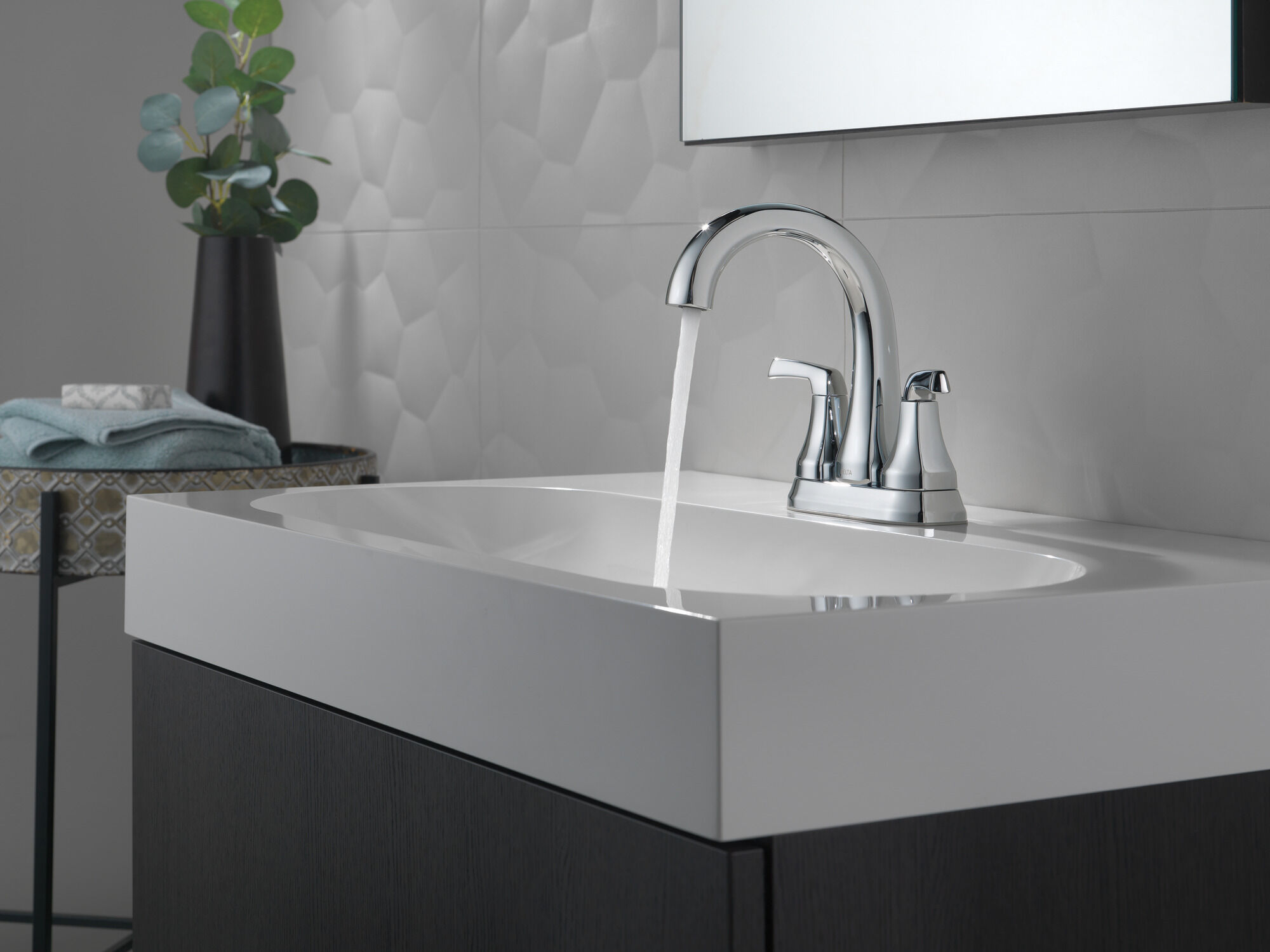 25770LF Смеситель для ванной комнаты с двумя ручками Delta Faucet Portwood Хром  - Вид №2