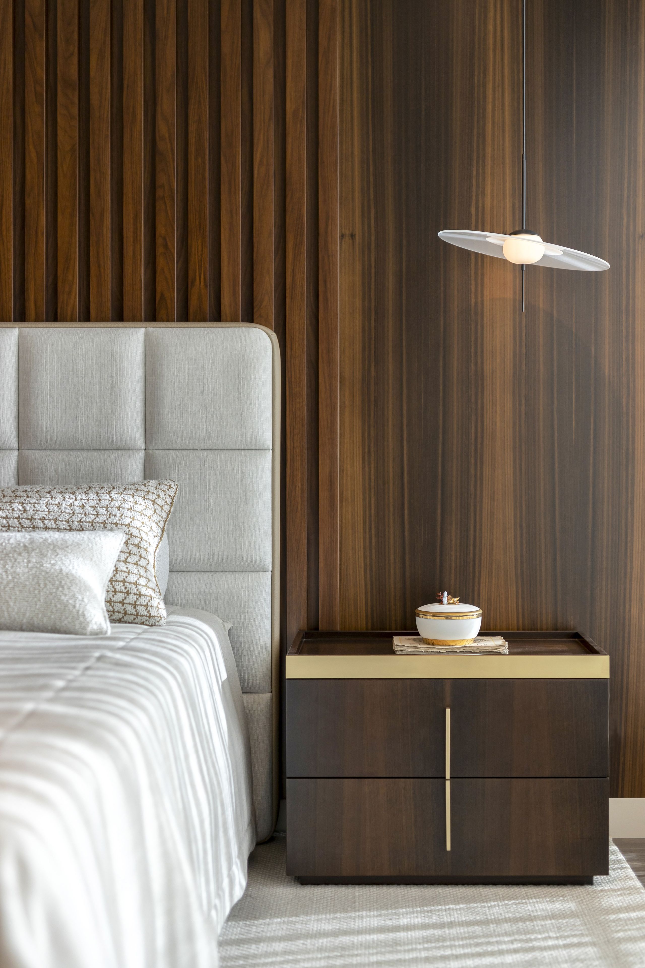 Прямоугольная прикроватная тумбочка из шпона с ящиками Stylish Club ARCH-00040121 - Вид №4