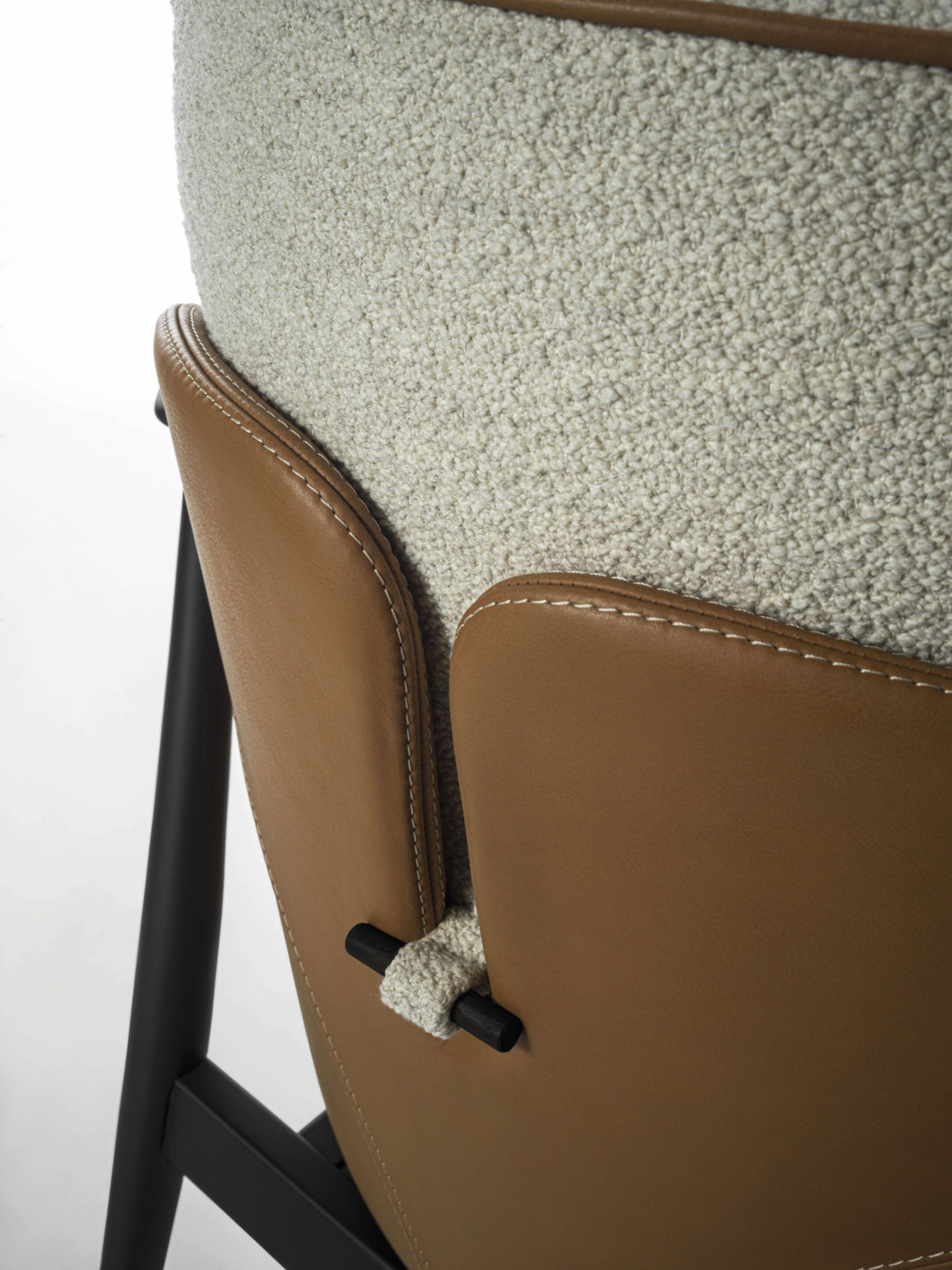 Кресло из ткани и кожи с подлокотниками Porada Twenty-Four ARCH-00043069 - Вид №8