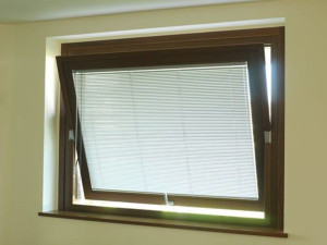 Алюминиевое и деревянное парящее окно