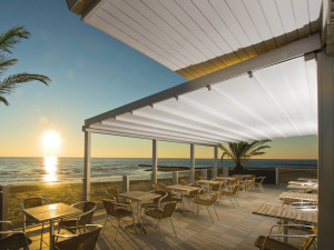 Алюминиевая пергола с раздвижной крышкой