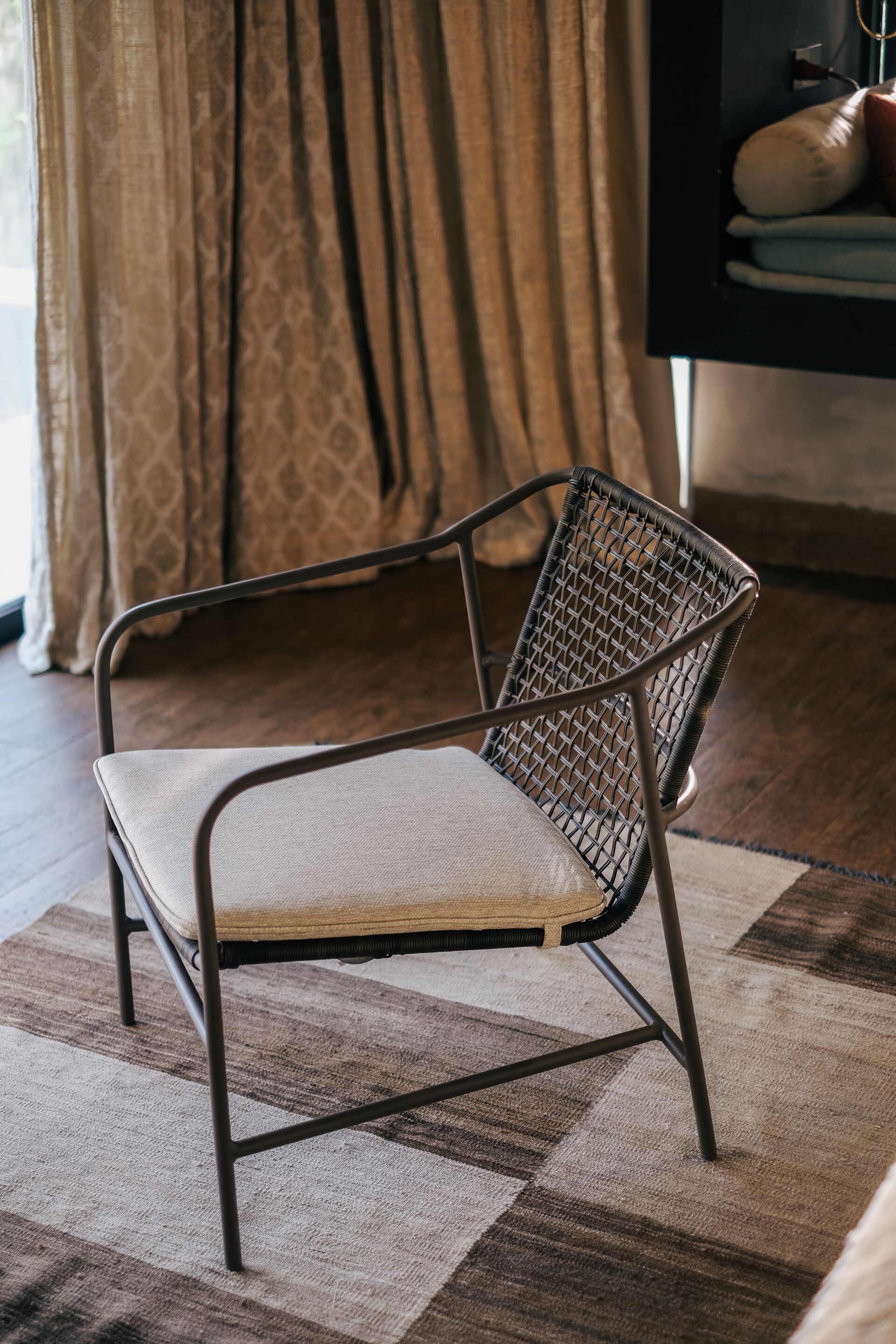 Алюминиевое садовое кресло с подлокотниками и встроенной подушкой cbdesign Breeze ARCH-00115879 - Вид №2