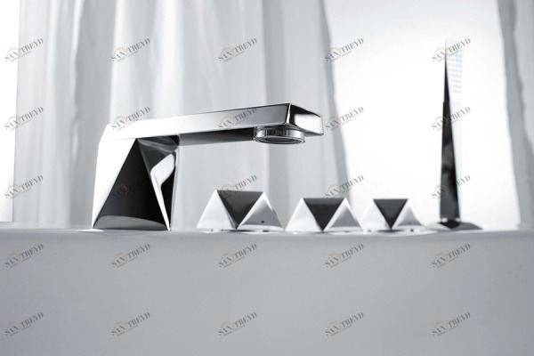 Смеситель на ванну  на пять отверстий DIAMOND F518102C bravat