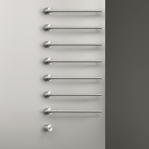 Электрический полотенцесушитель Л. 580 мм, кнопка питания включена  EQB17 CEADESIGN  - Вид №1