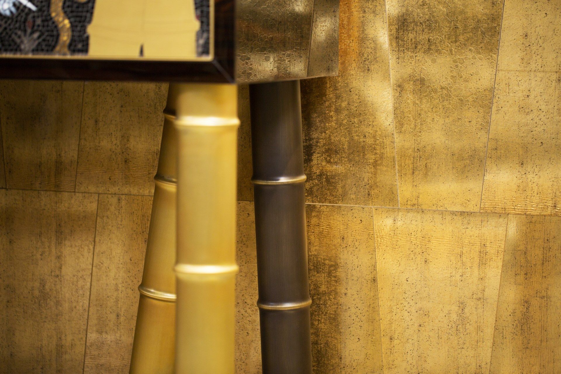 Шкаф из черного дерева со встроенным освещением Sicis Siam ARCH-00052868 - Вид №9