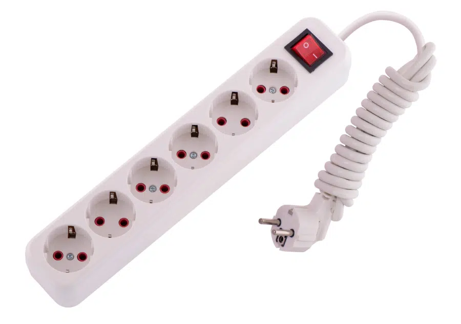 LILA Удлинитель с заземлением 6 входов, 2 метра с выключателем белый LEZARD 720-0602-602