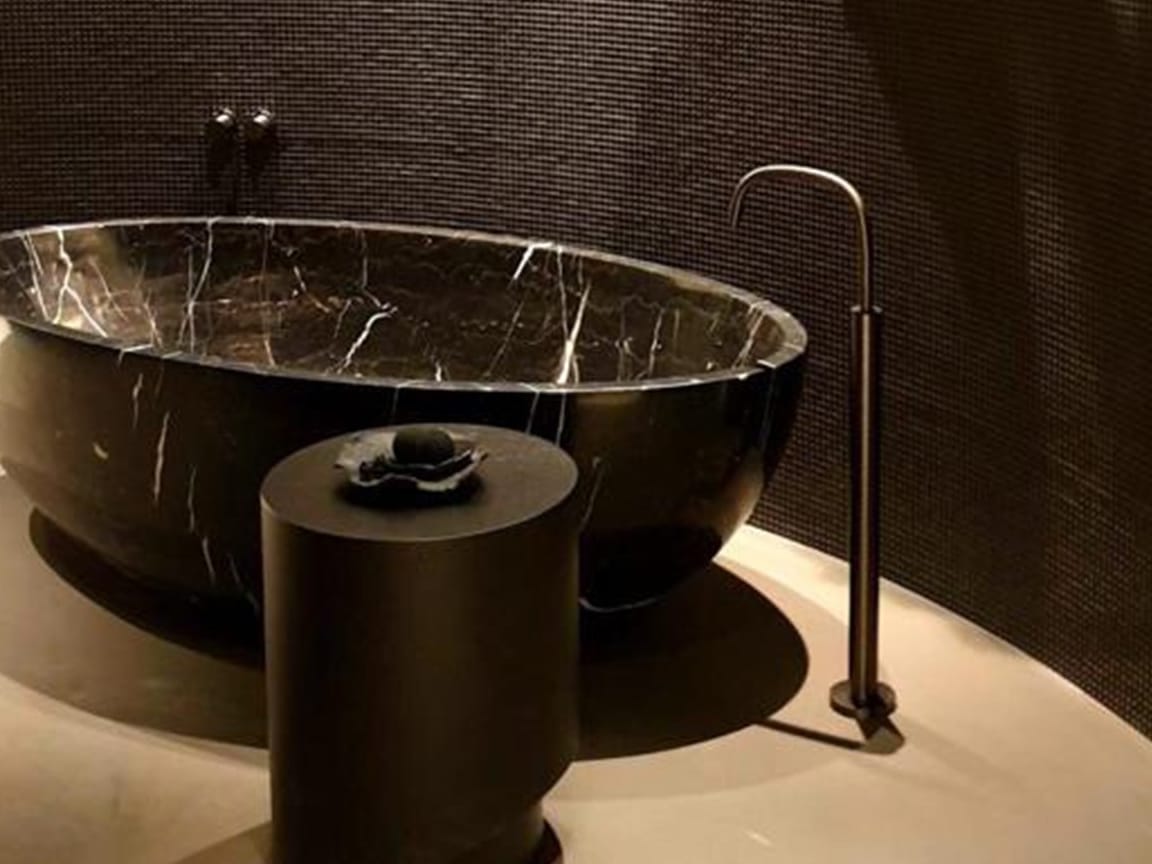 Овальная ванна в центре комнаты COCOON Maison ARCH-00106360 - Вид №15