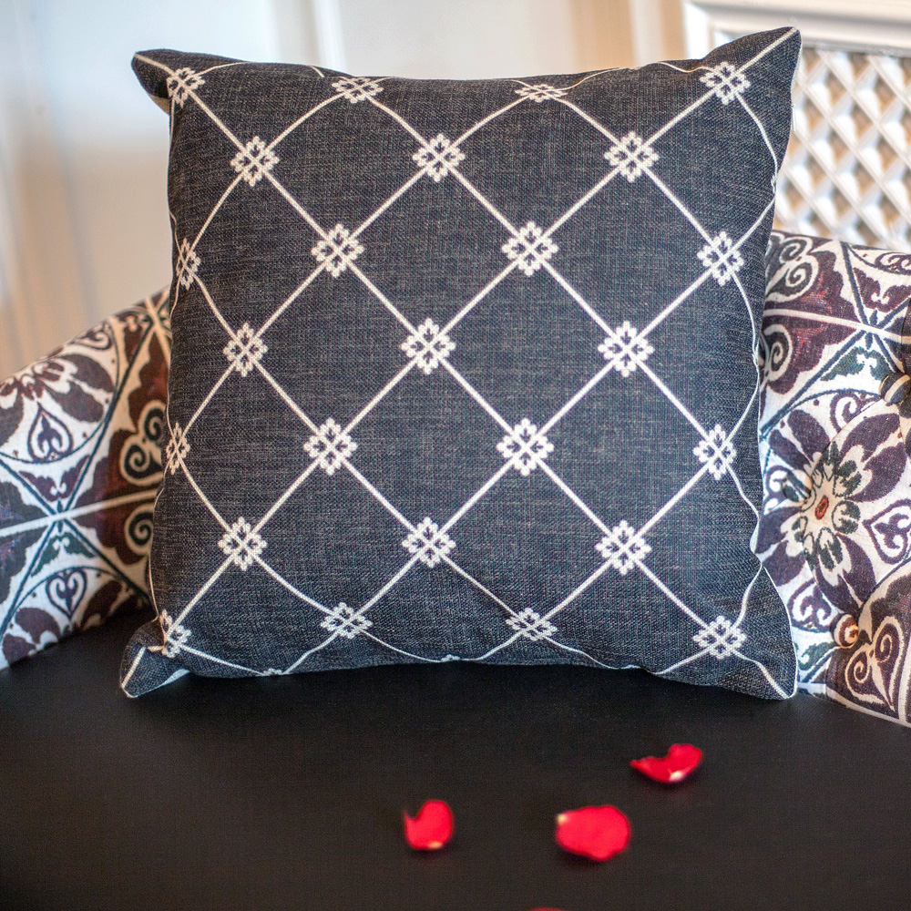 2718901 Интерьерная подушка «Европейские мемуары», версия 1 Object Desire  - Вид №3