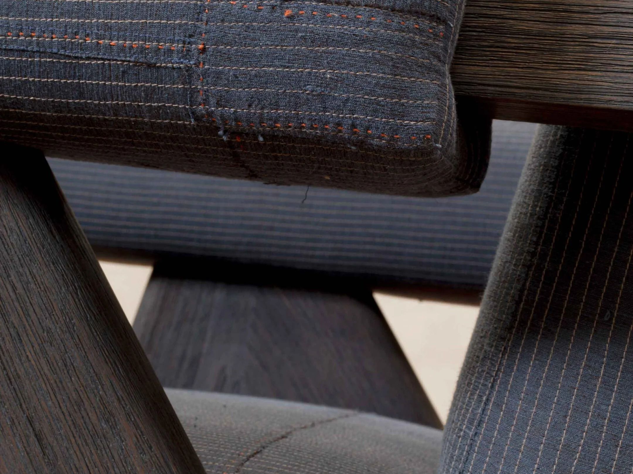 Тканевое кресло с подлокотниками Phantom Hands Project Chandigarh ARCH-00019043 - Вид №1