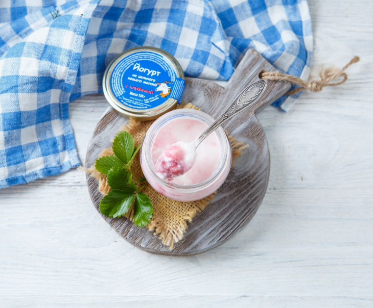 470 Йогурт из козьего молока с клубникой 2,8-5,5% Вкусляндия  - Вид №2