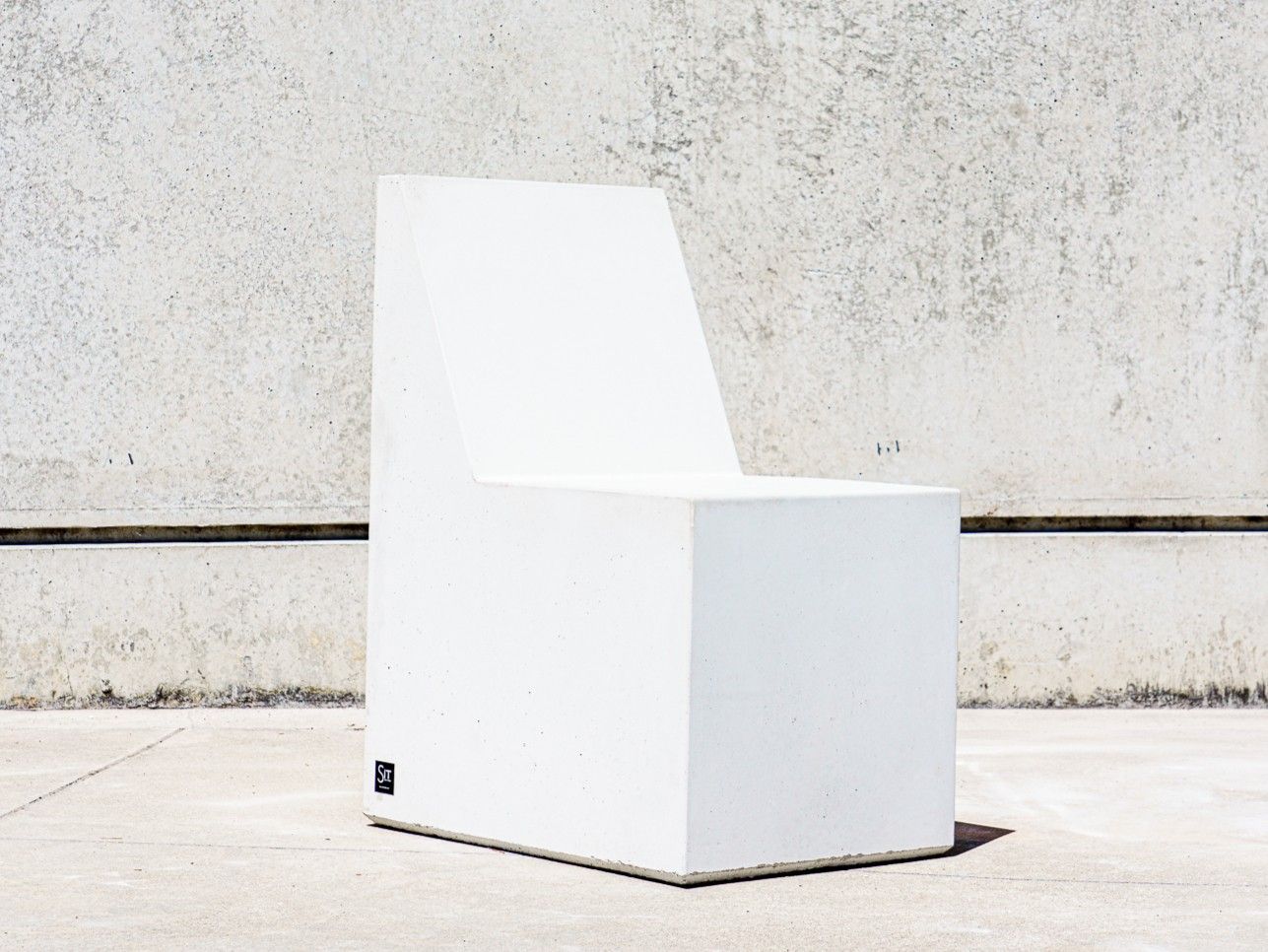 Бетонное наружное сиденье SIT форма ARCH-00083026