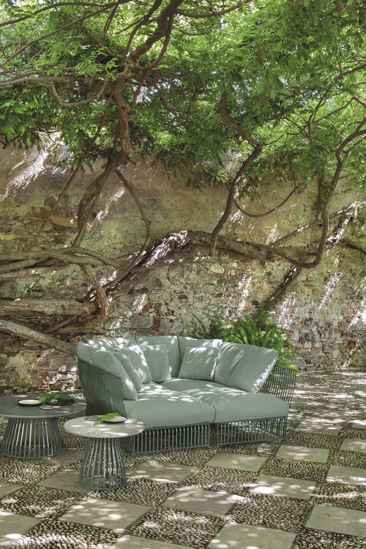 Круглый садовый столик из лавового камня Ethimo Venexia ARCH-00131166 - Вид №4