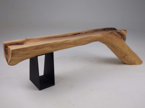 Скамья из грецкого ореха