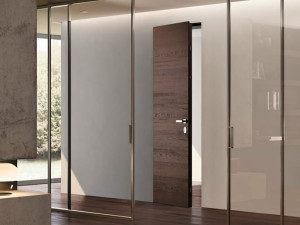 Деревянная бронированная входная дверь заподлицо