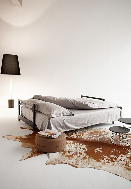 Диван Bifrost Deluxe Excess Lounger с подушками, черными ножками и металлической рамой, серо-черный Innovation Living BIFROST563 - Вид №5