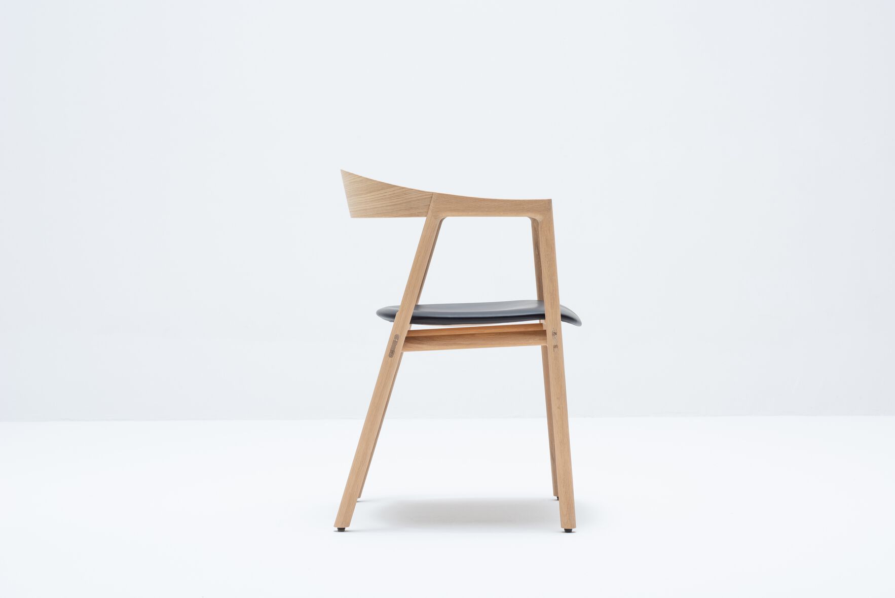 Мягкое кожаное кресло с открытой спинкой Gazzda MUNA ARCH-00051365 - Вид №27