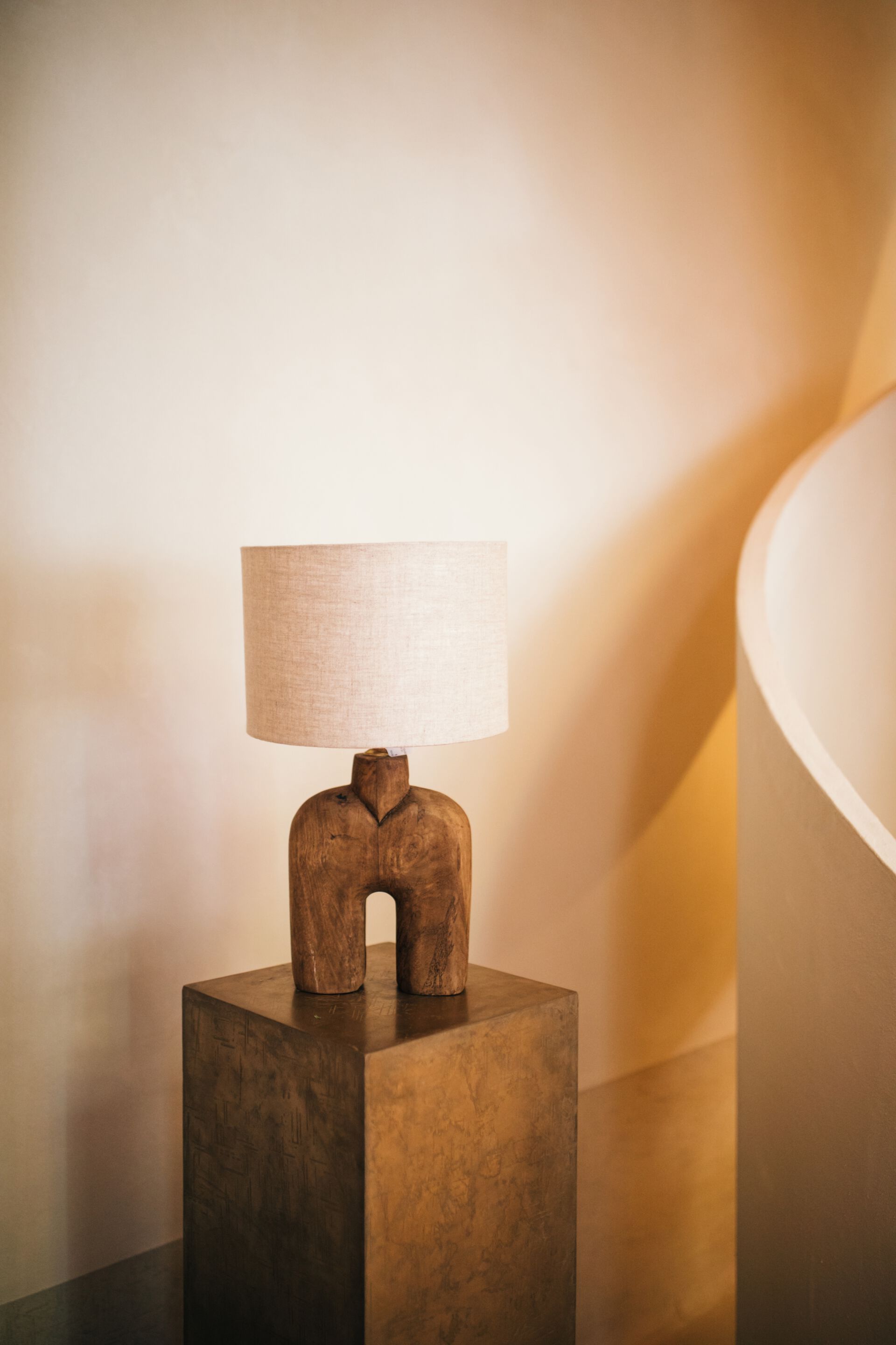 Настольная лампа из манго POMAX LAMPEDUSA ARCH-00073903 - Вид №9