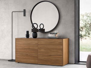 Деревянный комод