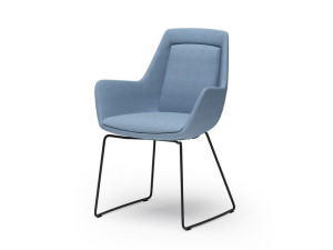 Мягкое кресло с подлокотниками