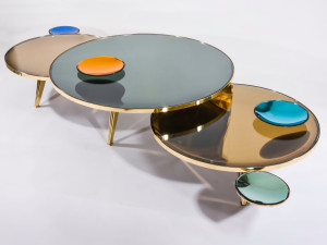 Стеклянный круглый низкий журнальный столик